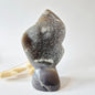 Druzy Grauer Achat - Tropfenförmiger stehender Edelsteinkristall - Nr. 12. 86 Gramm