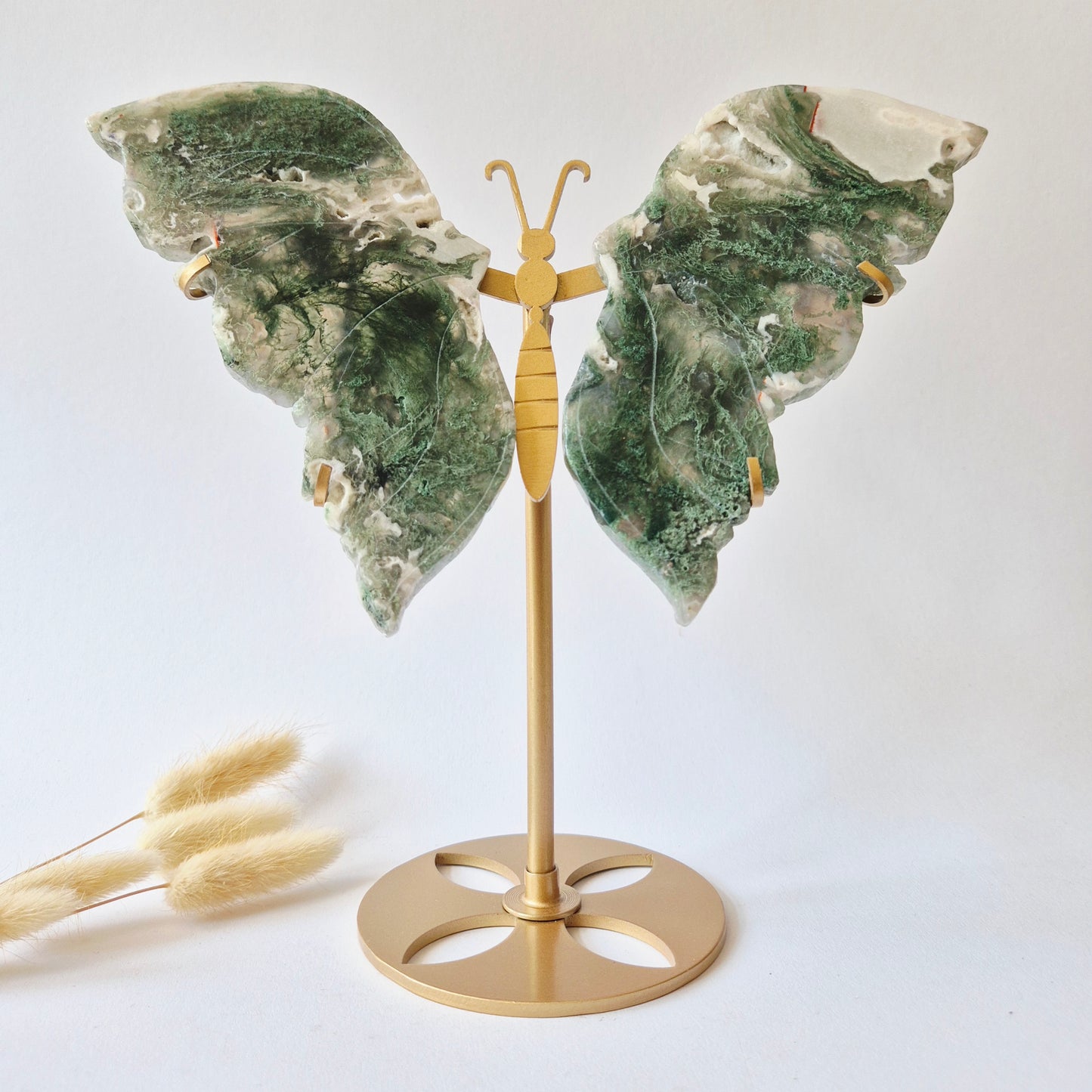 Grüner Fluorit-Schmetterling mit Metallständer - Edelstein-Kristallschnitzerei