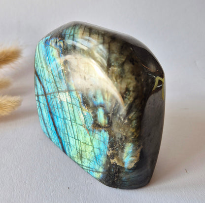 Labradoriet Freeform 818g – High Flash Madagascar Labradoriet – One of a Kind Crystal