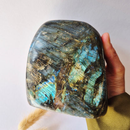 Gemstone Purple Labradorite Heart Palm Stone – Intuition, Protection &amp; Mystical Power