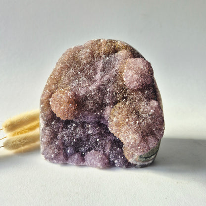 Amethist geode freeform 1657 gram met paarse druzy en bloemachtige kristalformaties