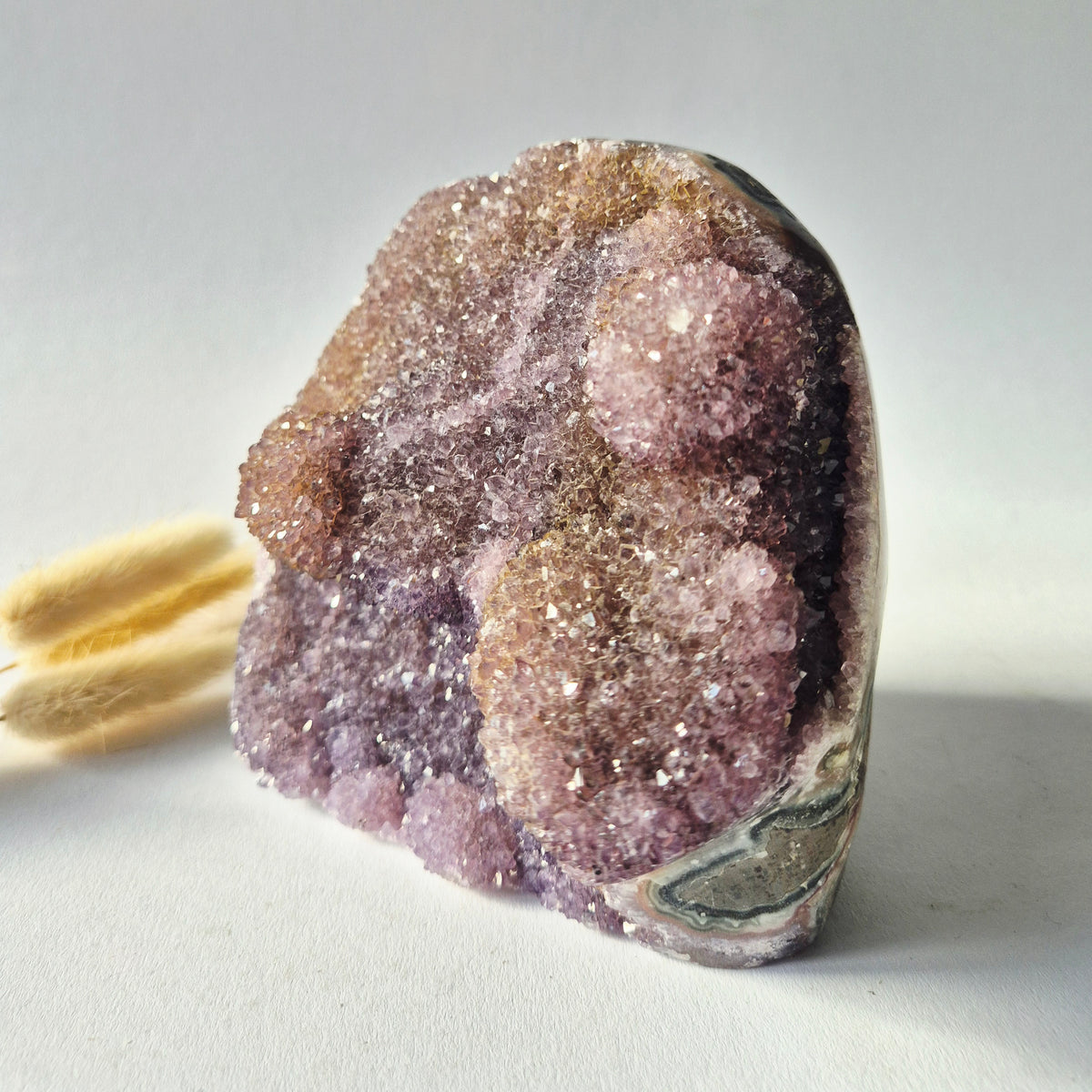 Amethist geode freeform 1657 gram met paarse druzy en bloemachtige kristalformaties