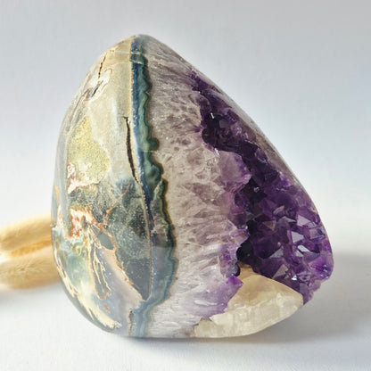 Amethist & Calcite Geode Freeform – 2600 g