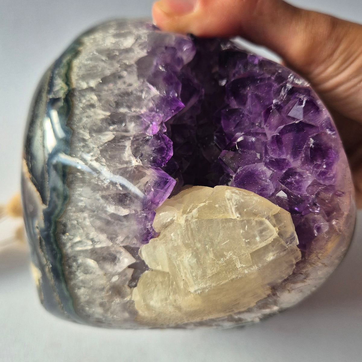 Amethist & Calcite Geode Freeform – 2600 g