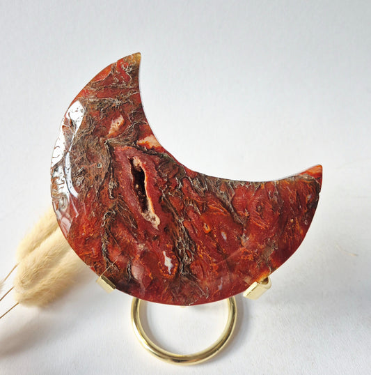 Rode Druzy Mosagaat Maan op standaard – 11-13cm Edelsteen statement piece 145