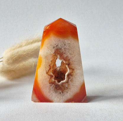 Edelstein Karneol Druzy Herz auf Ständer Nr. 1 124 g – Leidenschaft, Kraft &amp; funkelnde Energie