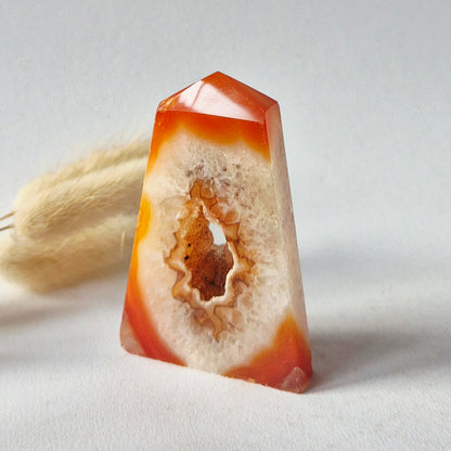 Edelstein Karneol Druzy Herz auf Ständer Nr. 1 124 g – Leidenschaft, Kraft &amp; funkelnde Energie