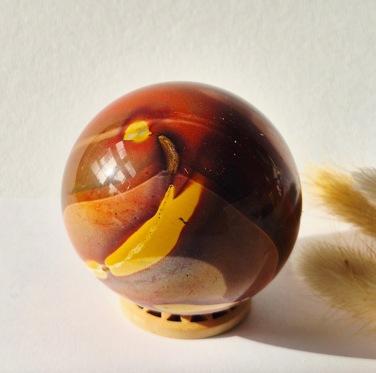 Mookaite Jaspis Edelsteen Bol – 63 mm | 239 gram
