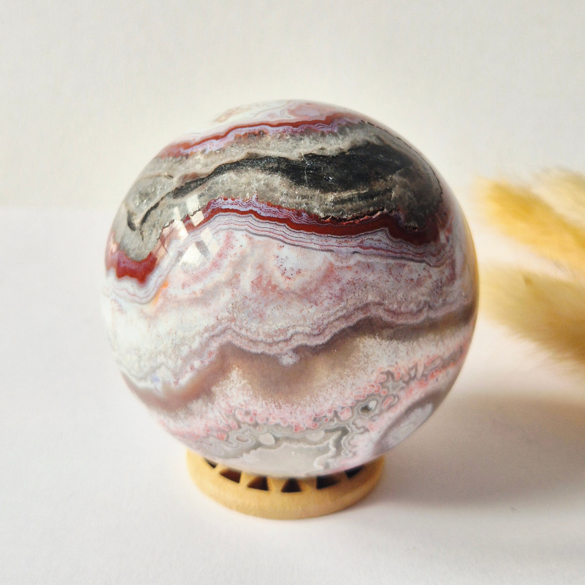 Kristall-Edelsteinkugel, weiße Drusen-Achatkugel aus Mexiko, 50 mm