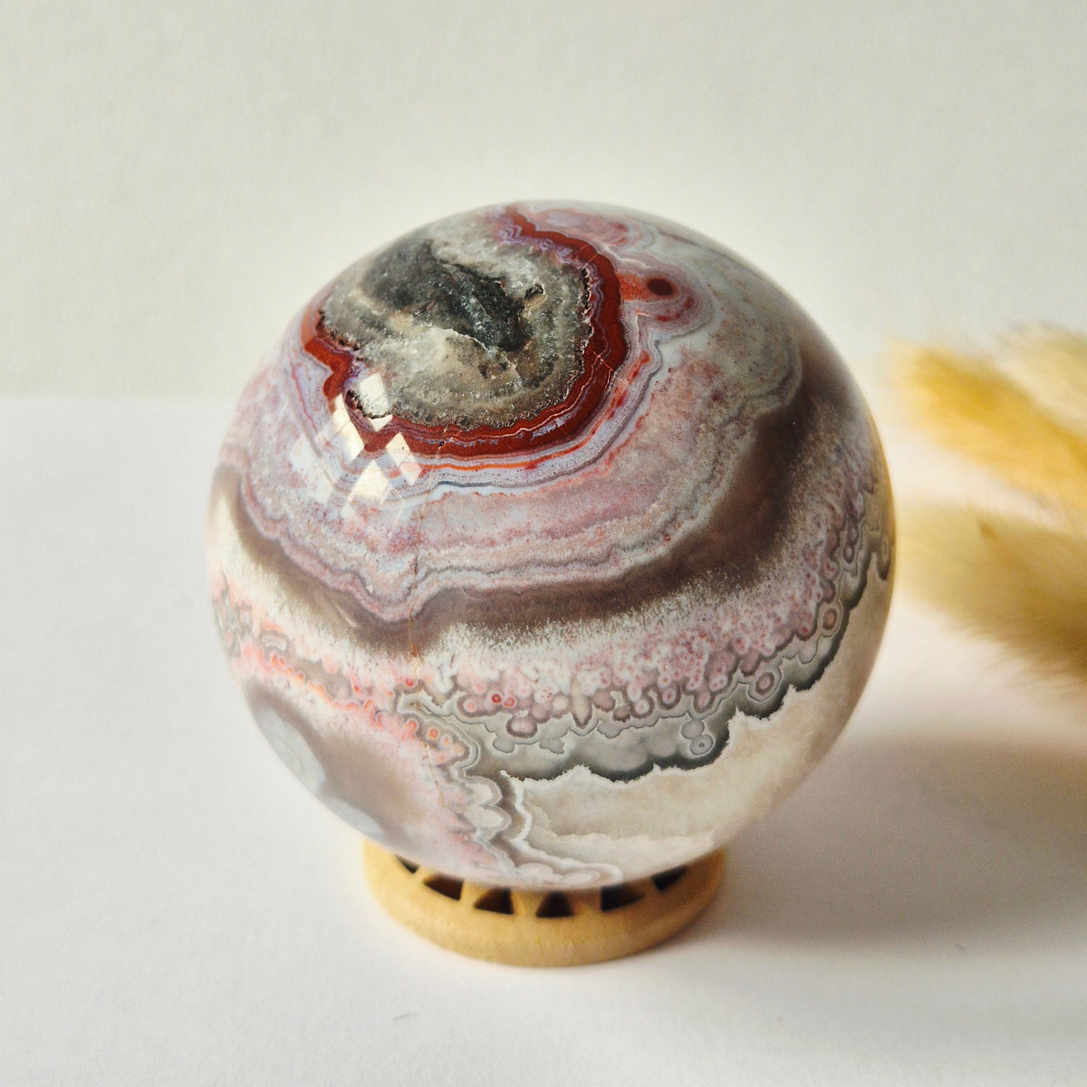 Kristall-Edelsteinkugel, weiße Drusen-Achatkugel aus Mexiko, 50 mm