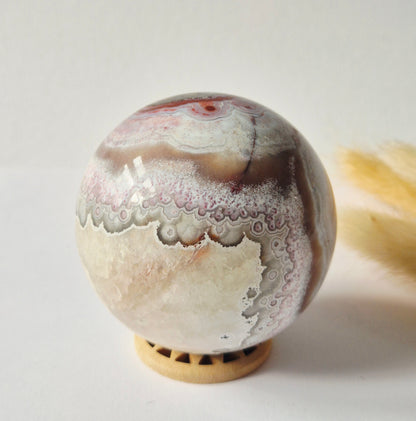 Kristall-Edelsteinkugel, weiße Drusen-Achatkugel aus Mexiko, 50 mm