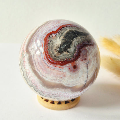 Kristall-Edelsteinkugel, weiße Drusen-Achatkugel aus Mexiko, 50 mm