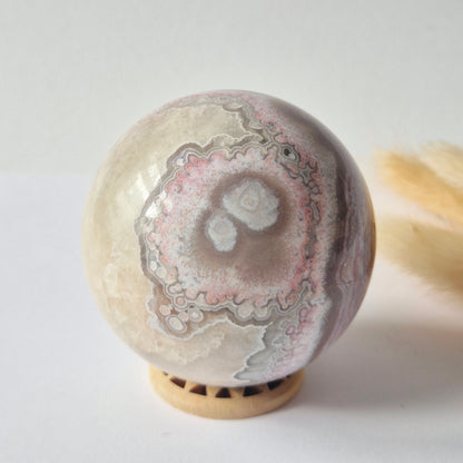 Kristall-Edelsteinkugel, weiße Drusen-Achatkugel aus Mexiko, 50 mm