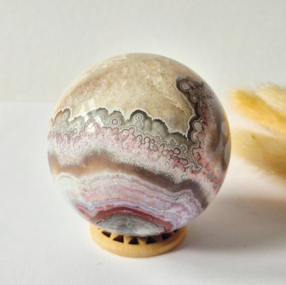 Kristall-Edelsteinkugel, weiße Drusen-Achatkugel aus Mexiko, 50 mm