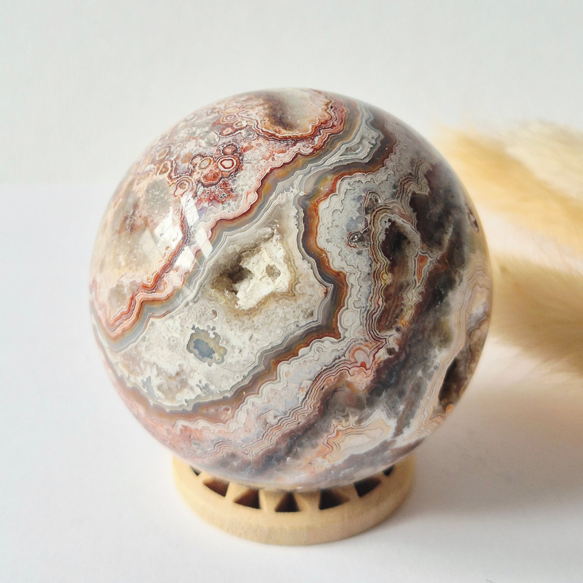 Kristall-Edelsteinkugel, weiße Drusen-Achatkugel aus Mexiko, 50 mm