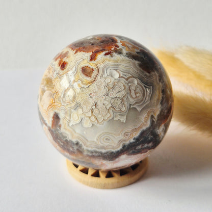 Kristall-Edelsteinkugel, weiße Drusen-Achatkugel aus Mexiko, 50 mm