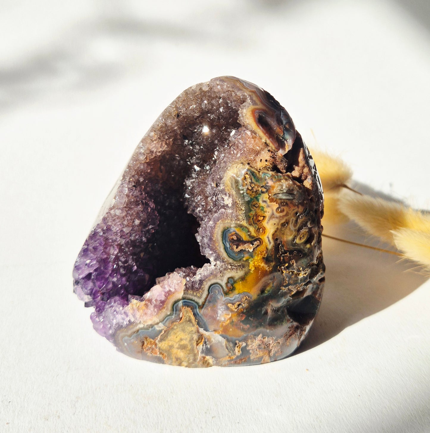 Amethyst Eye agate cave freeform 300g met diepe paarse amethist kristalholte, druzy en natuurlijke agate eyes